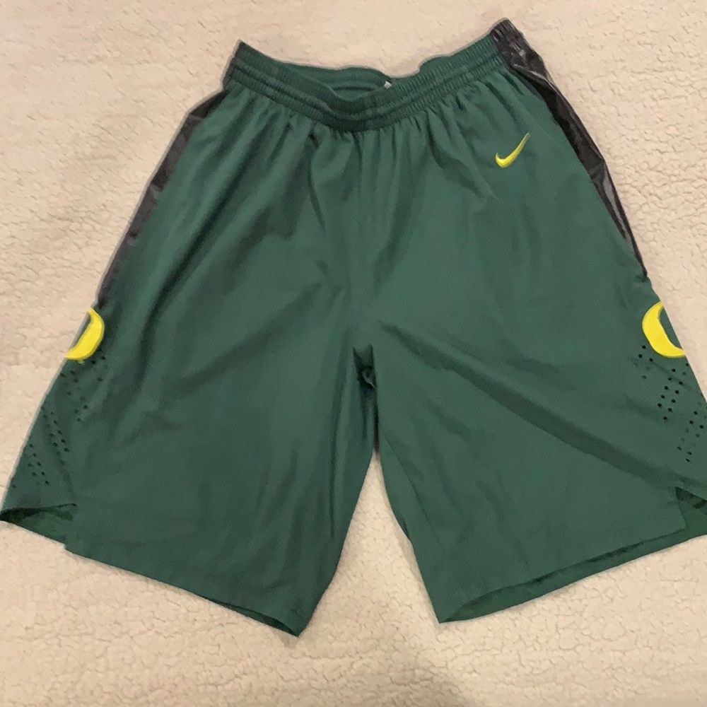 Green Nike Oregon Ducks college basketball shorts